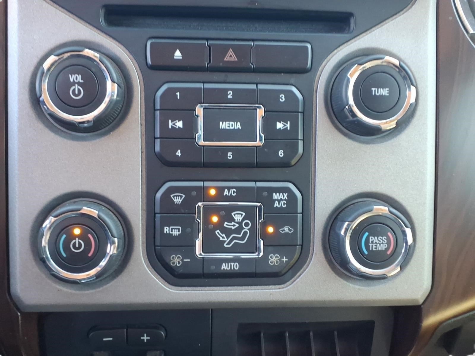 2015 Ford Super Duty F-250 SRW Lariat