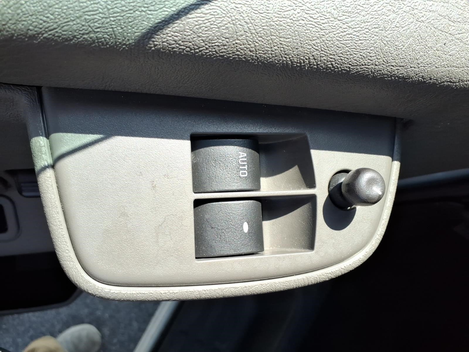 2025 Chevrolet Express Passenger 1LT