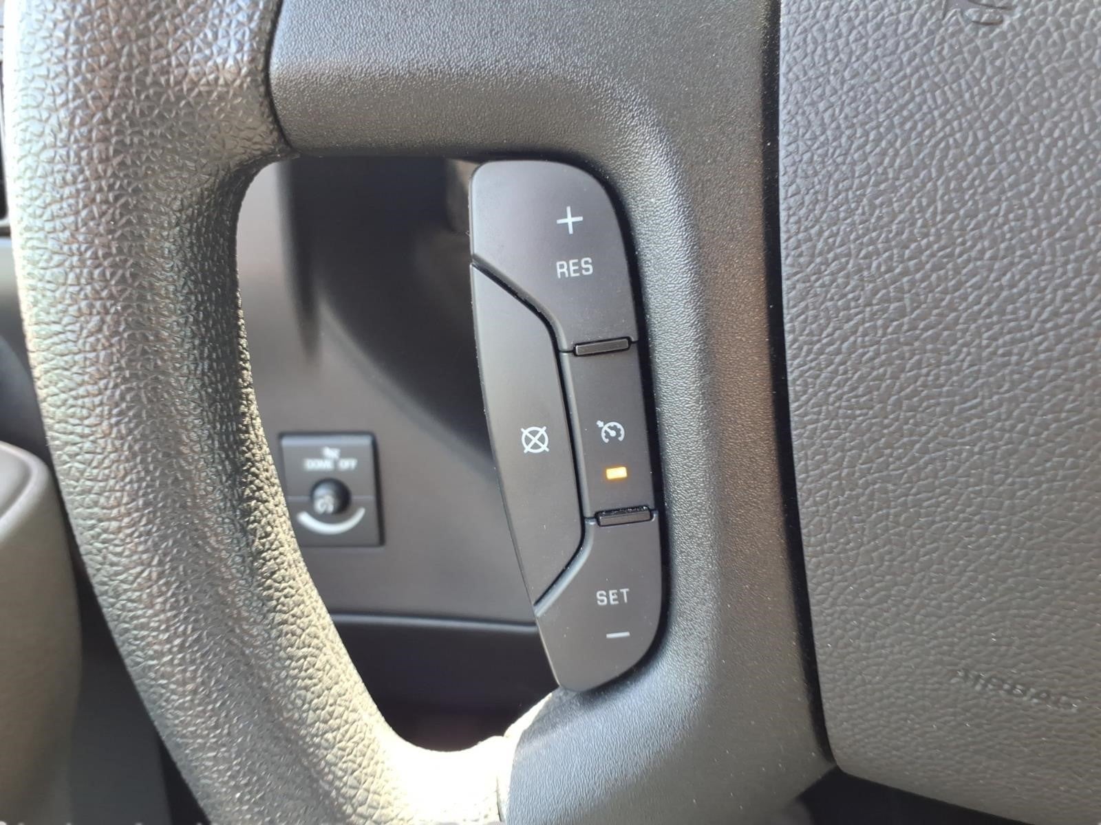 2025 Chevrolet Express Passenger 1LT