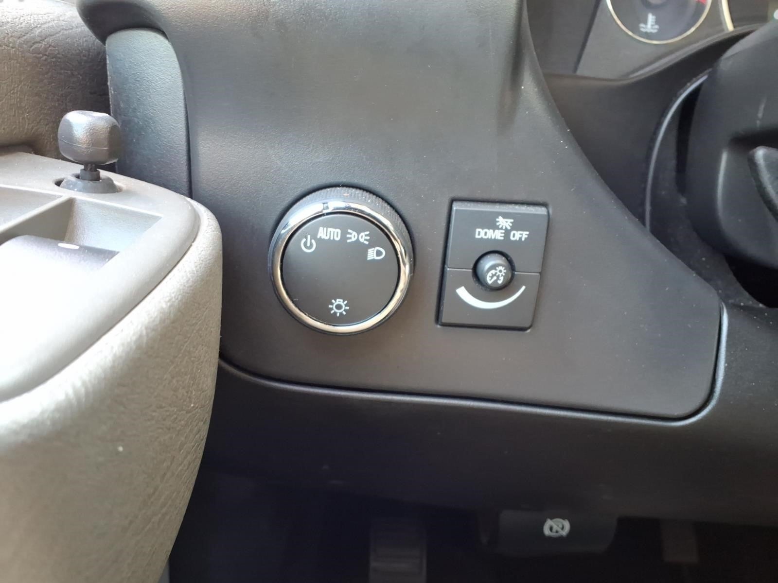 2025 Chevrolet Express Passenger 1LT