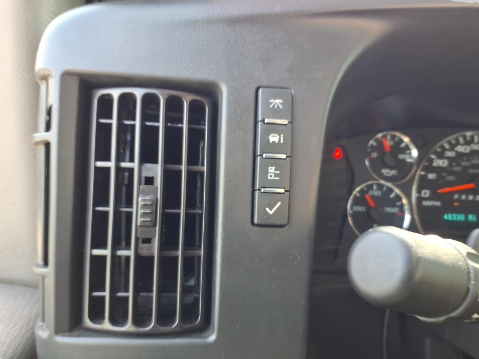 2025 Chevrolet Express Passenger 1LT