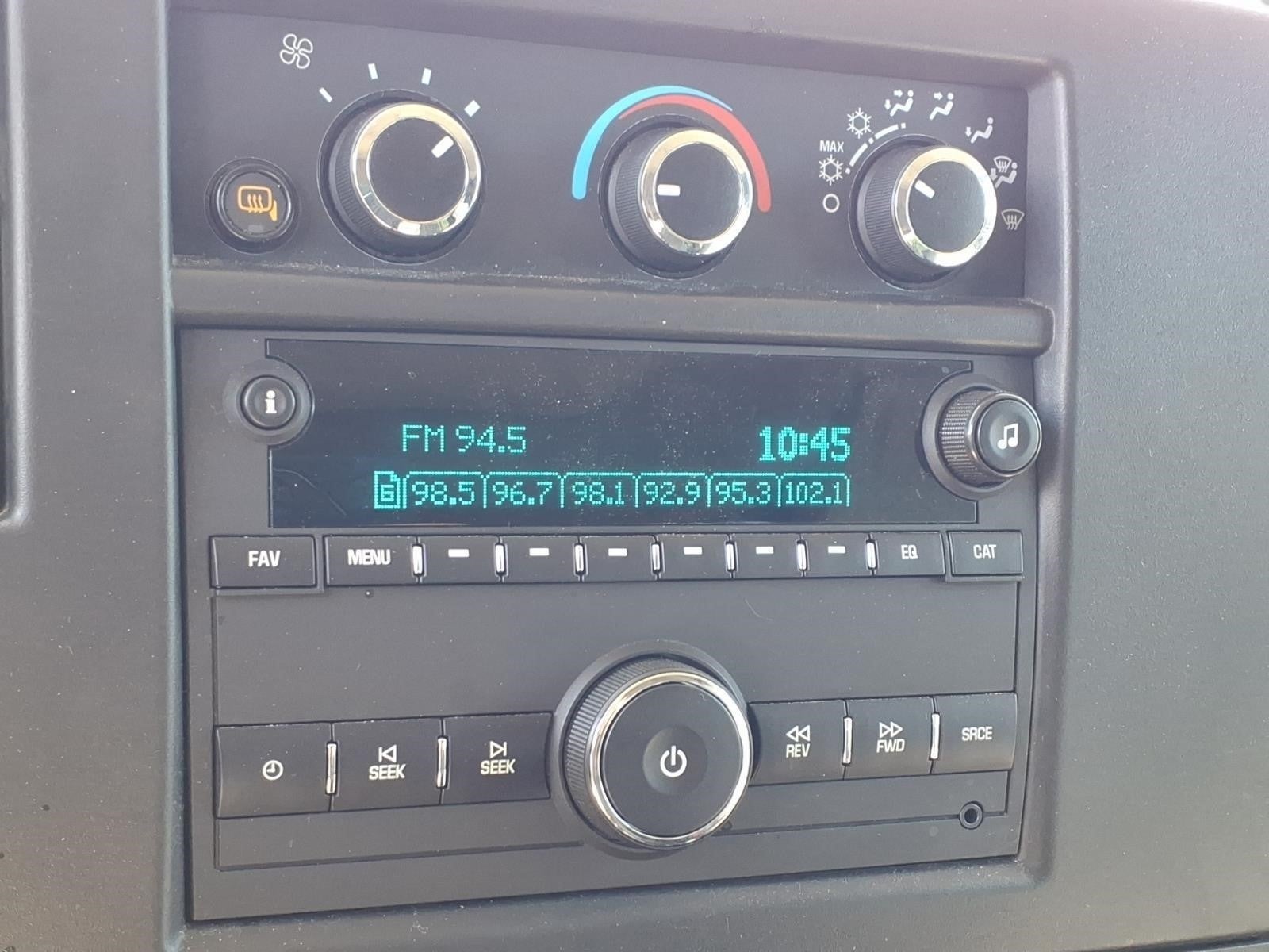 2025 Chevrolet Express Passenger 1LT