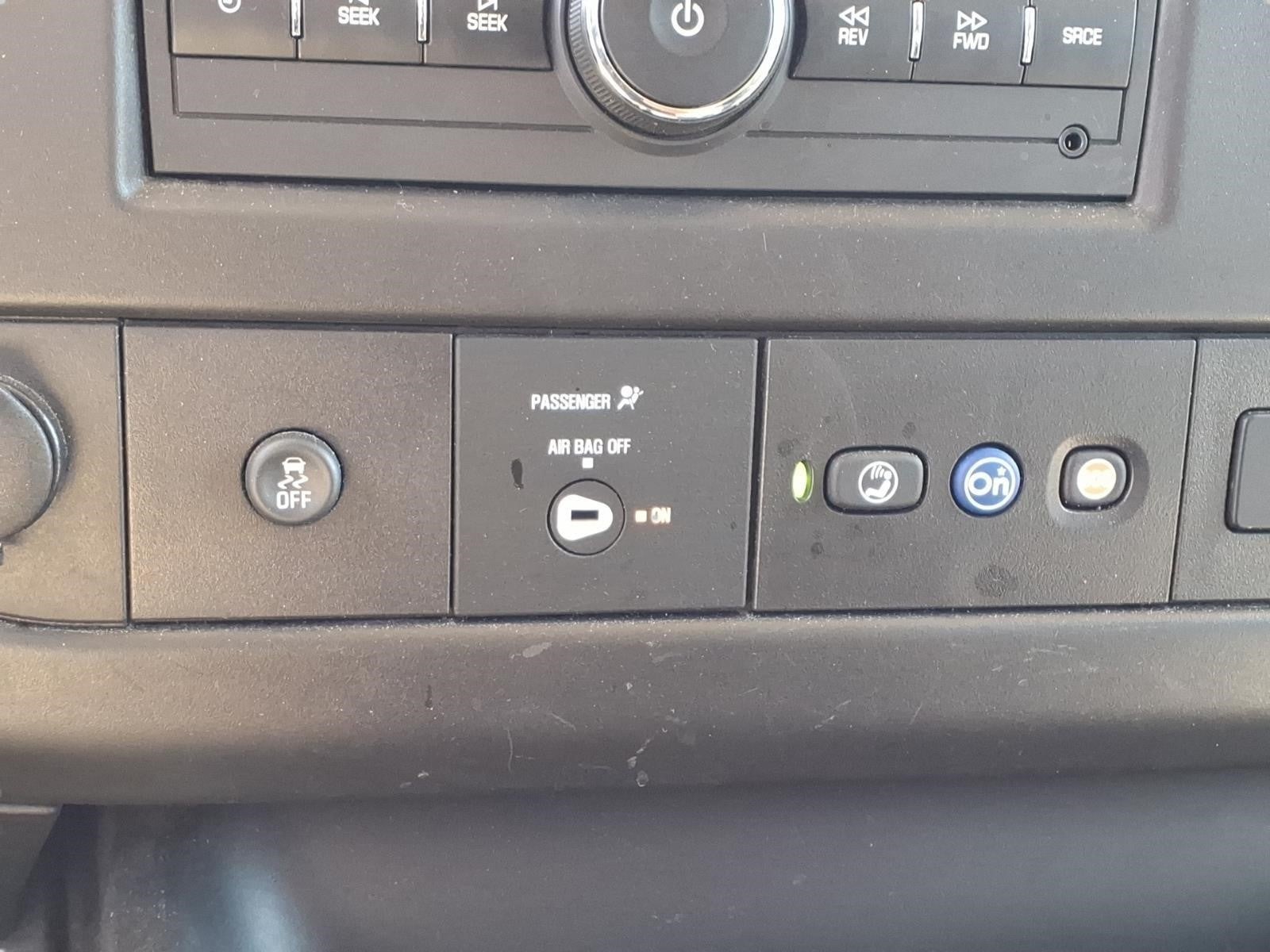 2025 Chevrolet Express Passenger 1LT