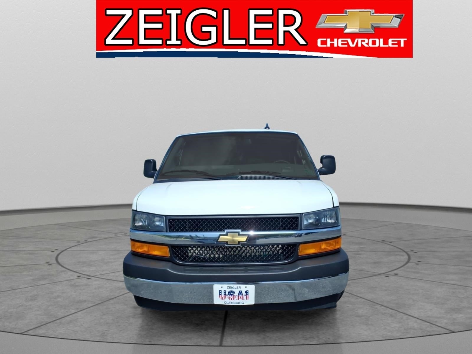 2025 Chevrolet Express Passenger 1LT