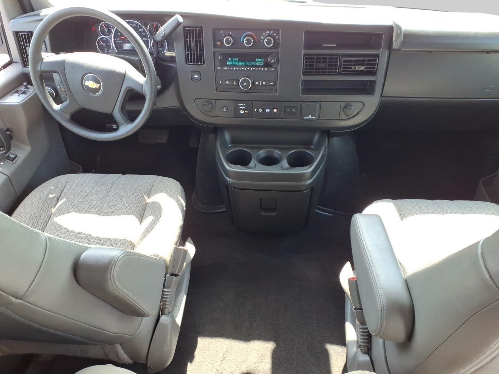 2025 Chevrolet Express Passenger 1LT