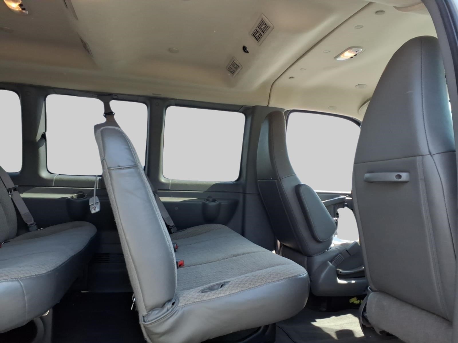 2025 Chevrolet Express Passenger 1LT