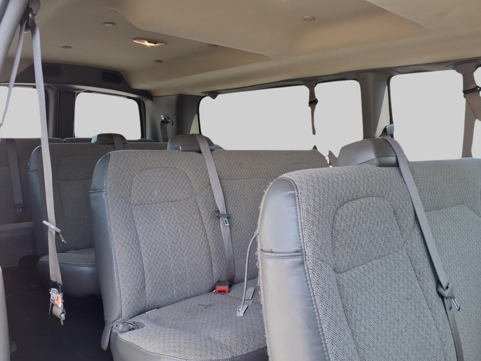 2025 Chevrolet Express Passenger 1LT