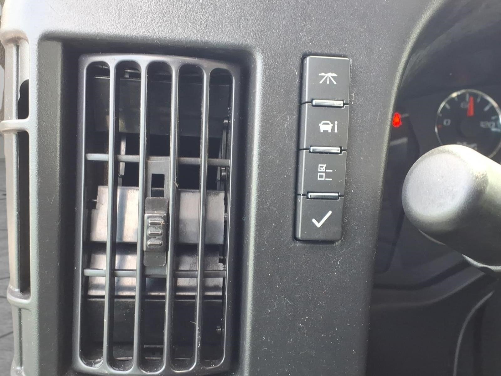 2024 Chevrolet Express Passenger 3500 1LT