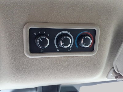 2024 Chevrolet Express Passenger 3500 1LT