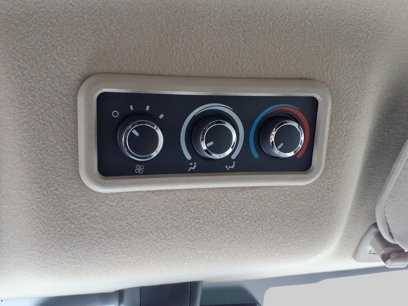 2024 Chevrolet Express Passenger 3500 1LT