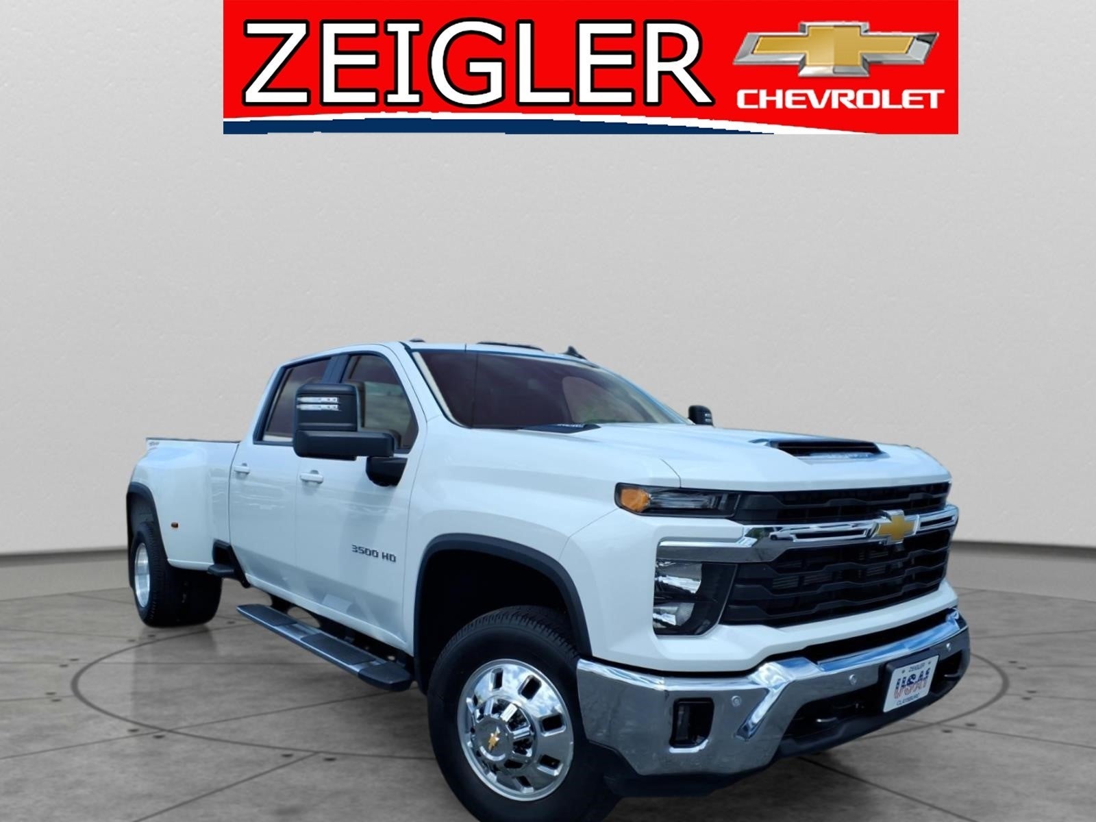 2025 Chevrolet Silverado HD LT 4WD Crew Cab Long Box DRW's photo
