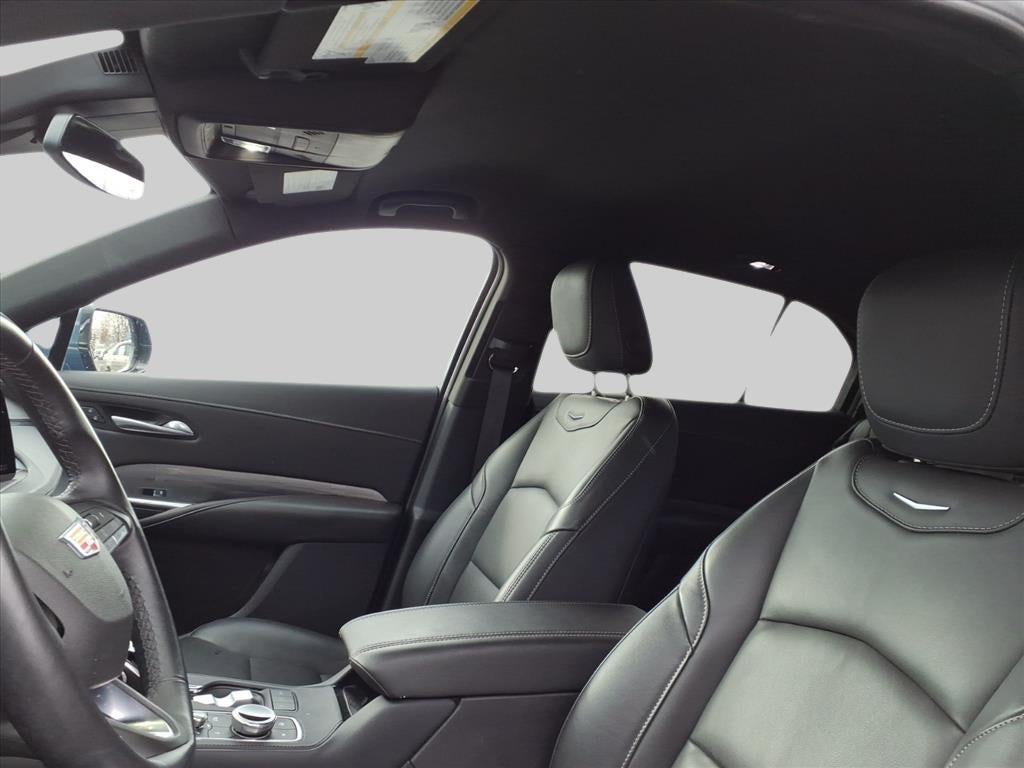 2025 Cadillac XT4 Premium Luxury