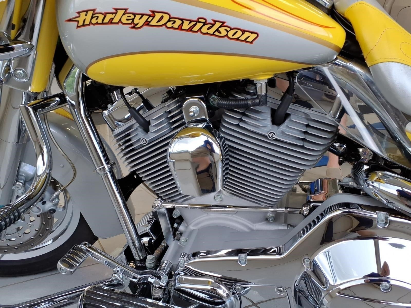2005 HARLEY-DAVIDSON FLHTCSE2 Base