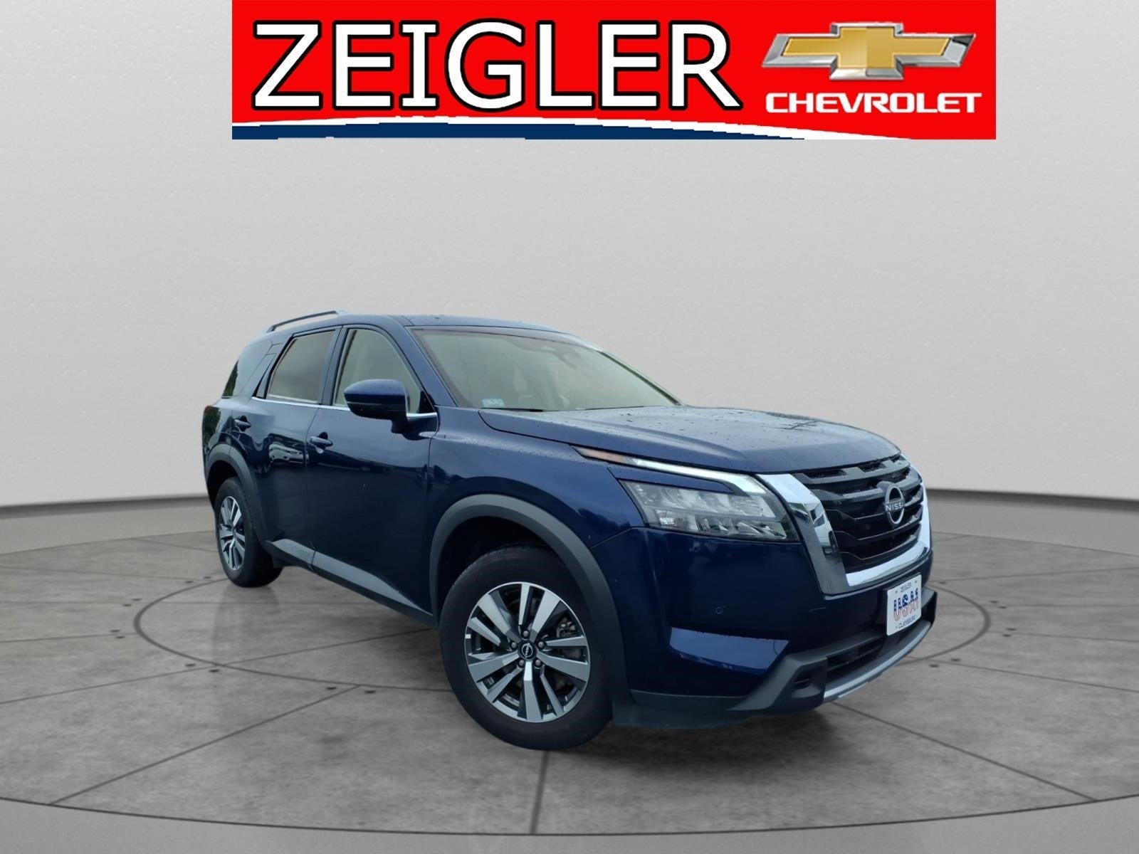 2025 Nissan Pathfinder SL 4WD's photo